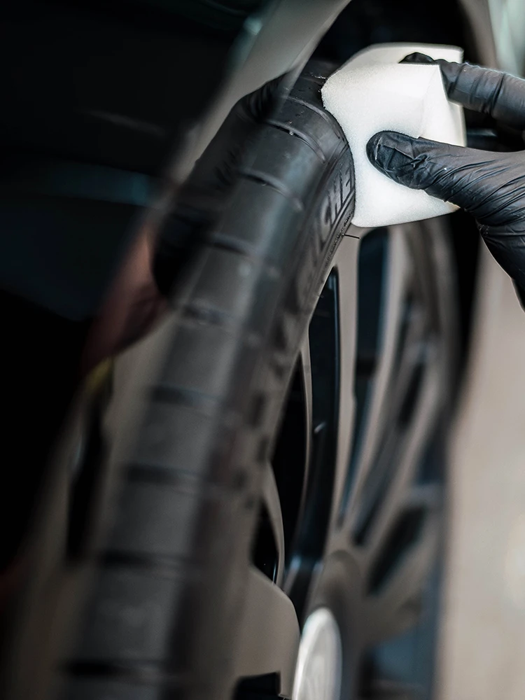 Чернение резины и пластика Kenotek Tyre and Plastic Gloss 1 л - 5