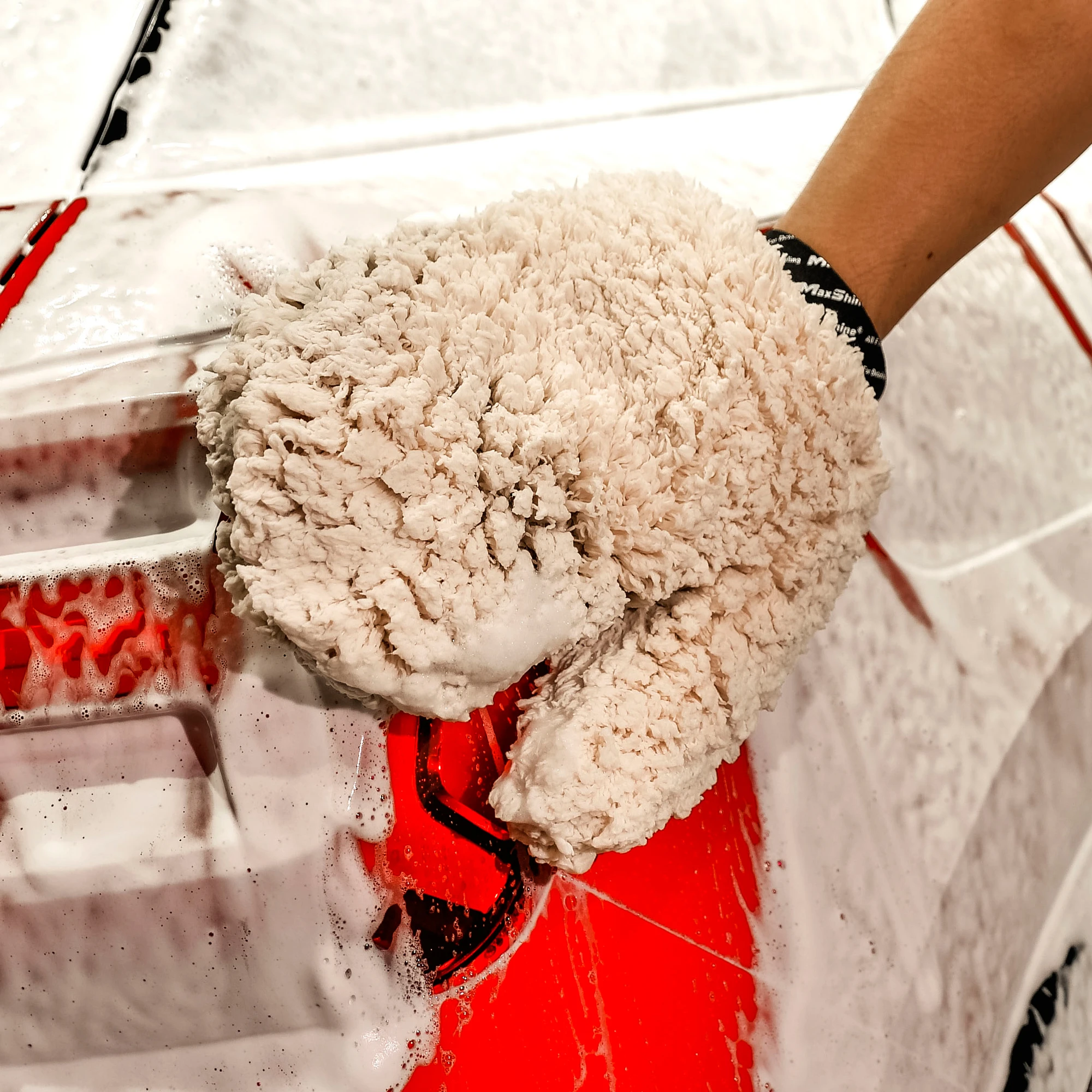 1140001B Микрофибровая варежка для мойки кузова с большим пальцем Maxshine 650г/м2, 29*23см - 2